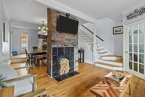 Seamless elegance unfolds as you enter, with the living room seamlessly blending into the dining area, framed by a captivating staircase. 🏡✨