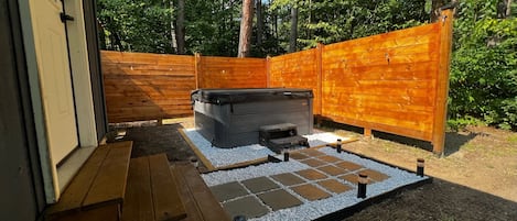 Outdoor spa tub