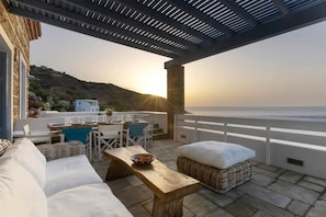 Beachfront Andros Retreat | Villa Stenies Thalassa | Private Pool | 4 bedrooms | Piso Gyalia Beach