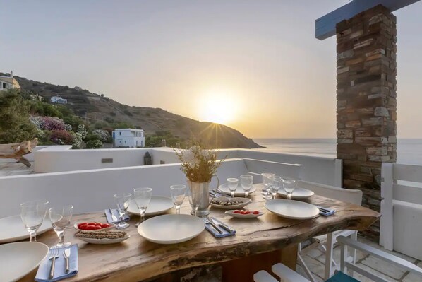 Beachfront Andros Retreat | Villa Stenies Thalassa | Private Pool | 4 bedrooms | Piso Gyalia Beach