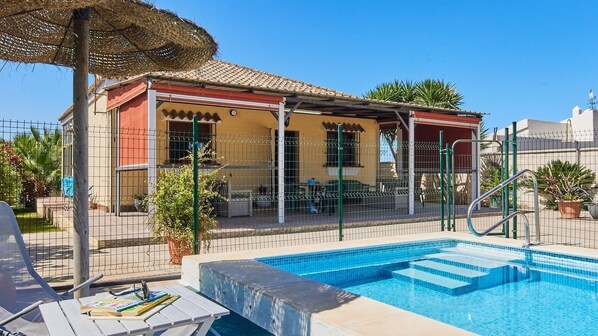 Villa Ilusión Charo Conil de la Frontera by Ruralidays