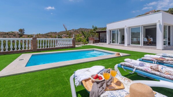 Villa Entremontañas Árchez by Ruralidays