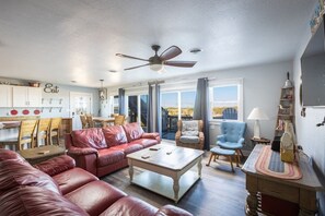 Living Area w/ Deck Access & Views