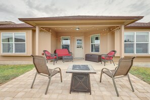 Patio | Gas Fire Pit | Cornhole | Private Yard