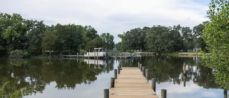 New renovated dock for fishing, crabbing, kayak, jetski and boat. 