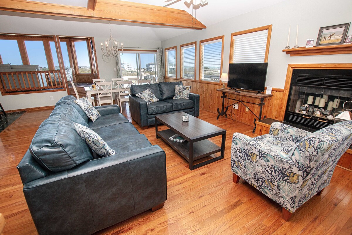 110, The Salty Malt’s Beach House- Oceanside, Private Pool, Hot Tub, Close to Beach
