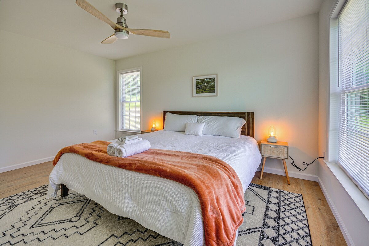Timeless Hillsville Farmhouse: Blue Ridge Parkway!