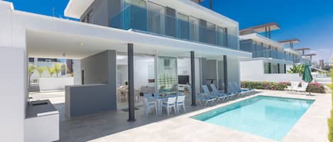Villa OL9, Beautiful 4BDR Protaras Villa close to the beaches and amenities