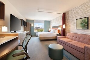 Unit with 1 King size bed. Exact unit will be assigned upon arrival. Views, colors and decor may vary.