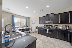Fully equipped kitchen with high quality granite countertops.