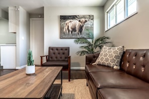 Light-filled living space with all the comforts of home