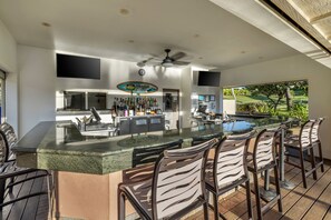 LIHPE - Hi Res - Bar and Grill