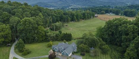 Experience a Luxury Mountain Retreat at Smokies View