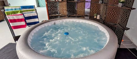 INDOOR 6 Person Hot Tub!