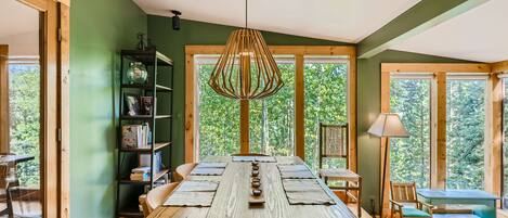 Bright &amp; sunny dining space