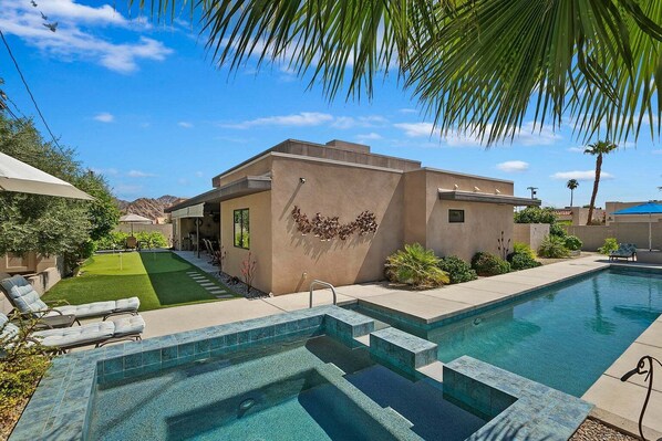 Salt water lap pool, large spa and putting green in the large yard