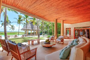 Casa Carey - Spectacular Golf and Oceanfront Villa (3838)