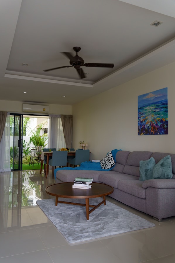 Big living room with a kitchen and a back yard