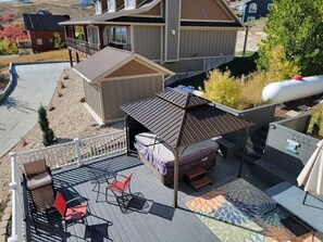 Ample Deck Dining & Seating Space