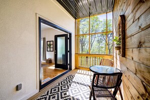 Screened-in porch pic #4