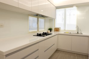 Fully Equipped Kitchen w/ Cooking & Dining Essentials