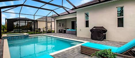 Pool & Spa Home!  Plus, golf course and clubhouse access with a 30-day stay.