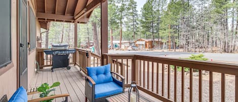 Pinetop Vacation Rental | 3BR | 2BA | 1,100 Sq Ft | 4 Steps Required