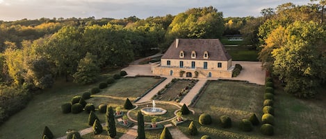 Manoir et son jardin à la française