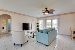 Living Room | Smart TV | Free WiFi
