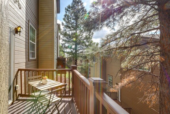 Flagstaff Vacation Rental | 3BR | 2.5BA | 1,603 Sq Ft | Stairs Required