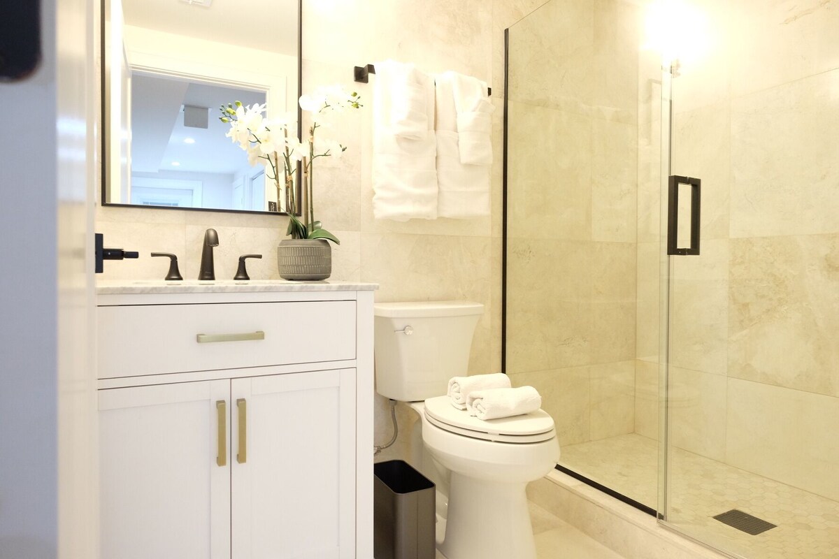 Luxury home with 9 Bedrooms, 8.5 Baths – 2 minutes walking to metro station.