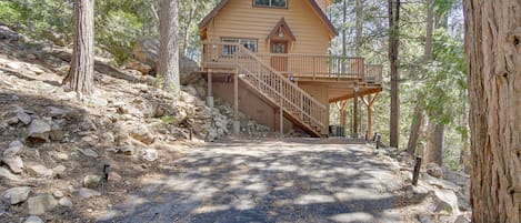 Lake Arrowhead Vacation Rental | 4BR | 3BA | Stairs Required | 1,980 Sq Ft