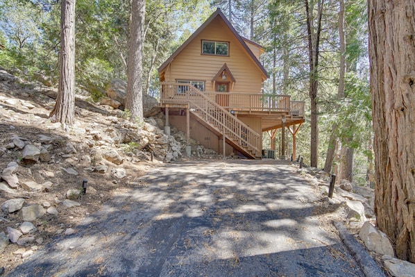 Lake Arrowhead Vacation Rental | 4BR | 3BA | Stairs Required | 1,980 Sq Ft