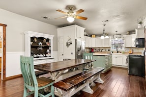 Canyon Lake farmhouse rental