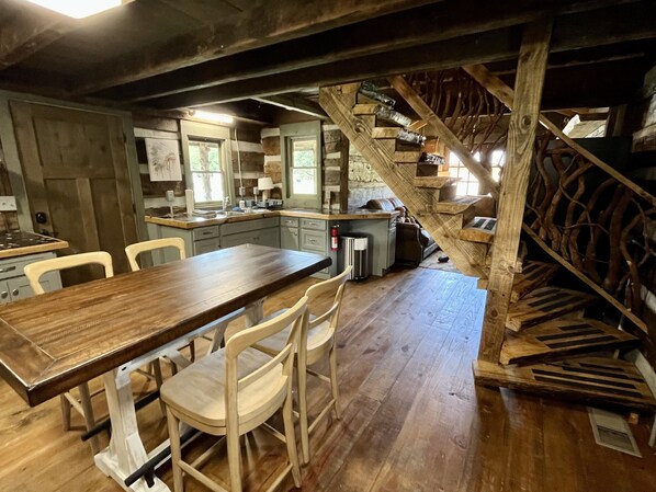 Stairs up to Queen/Twin bunk beds



