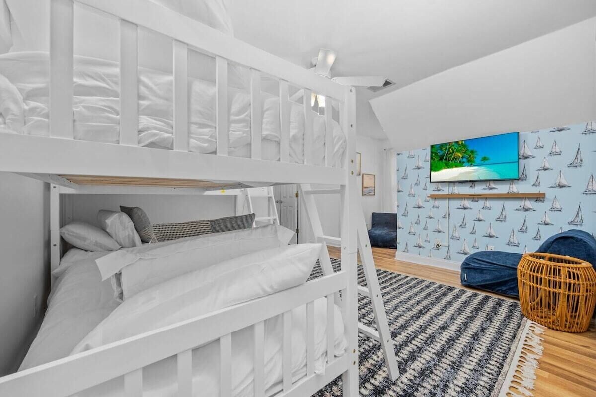 Beachside retreat|Heated pool!|Fire pit