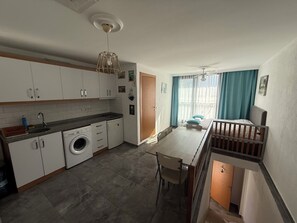Bedroom & Kitchen