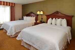Unit with Queen size beds. Exact unit will be assigned upon arrival. Views, colors and decor may vary.