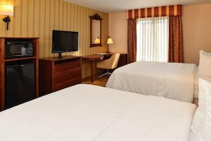 Unit with Queen size beds. Exact unit will be assigned upon arrival. Views, colors and decor may vary.