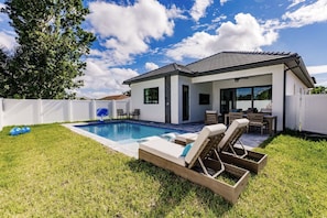 Come take a dip in the private, professionally cleaned and maintained pool. Chaise lounges and outdoor seating allow every group to enjoy the Florida sunshine or relax comfortably in the shade.
|Brisa del Mar by Boutiq Luxury Vacation Rentals | Naples, Florida