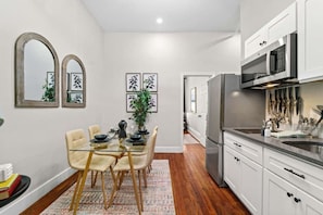 A simple yet sophisticated dining set.