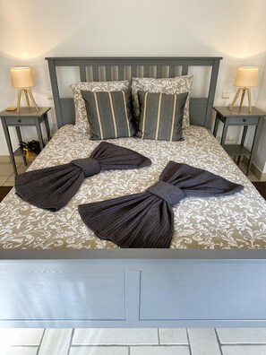 Bedroom - 160*200 bed (2)