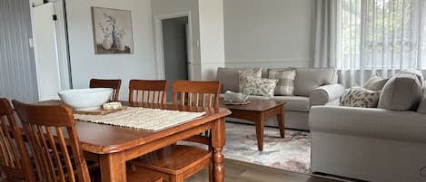 Lounge/Dining/Kitchen