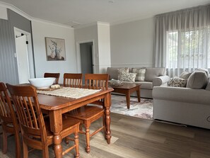 Lounge/Dining/Kitchen