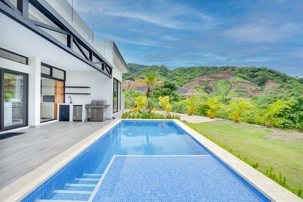 Experience the perfect blend of tropical beauty and lavish comfort!