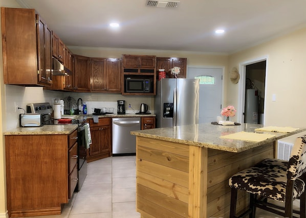 Island kitchen breakfast table