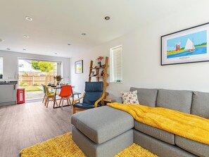Living area | Norfolk Broads Cottage, Stalham Staithe