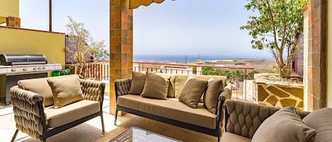 Terraza comoda con vista al mar