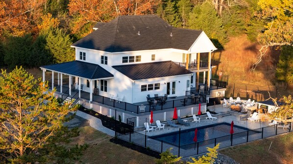 Large pool w/ tanning ledge, XL deck, string lights, firepit, wet bar.