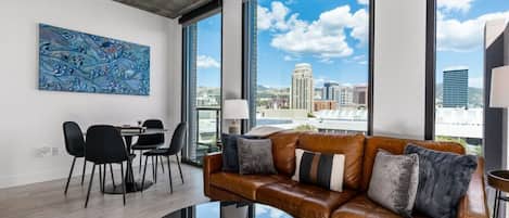 Stunning 9th-floor views of the Salt Lake City Downtown area, with the beautiful mountains for a backdrop.
